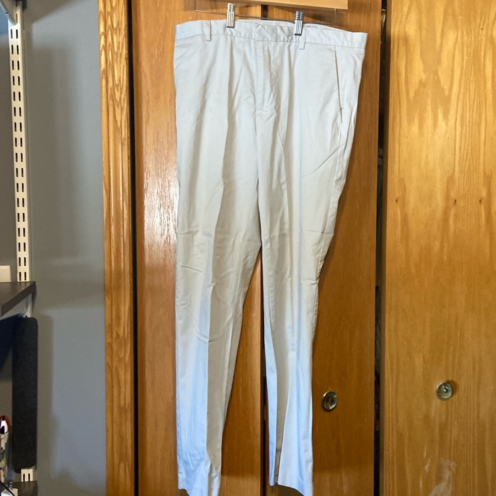 Calvin Klein slim fit Khaki pant 32/30